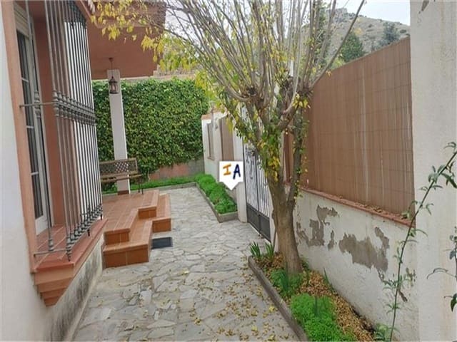 5 soveværelse Villa til salg i Illora med swimmingpool garage - € 280.000 (Ref: 8667843)