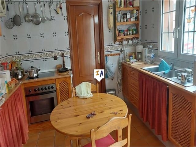 5 soveværelse Villa til salg i Illora med swimmingpool garage - € 280.000 (Ref: 8667843)