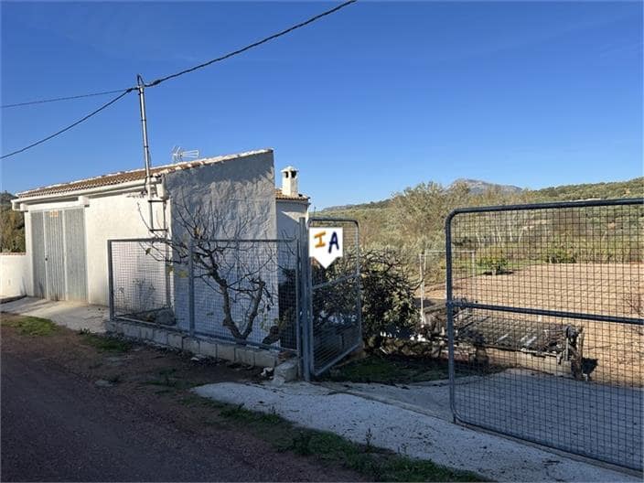 2 soveværelse Finca/Landehus til salg i Castillo de Locubin med swimmingpool - € 92.000 (Ref: 8675450)