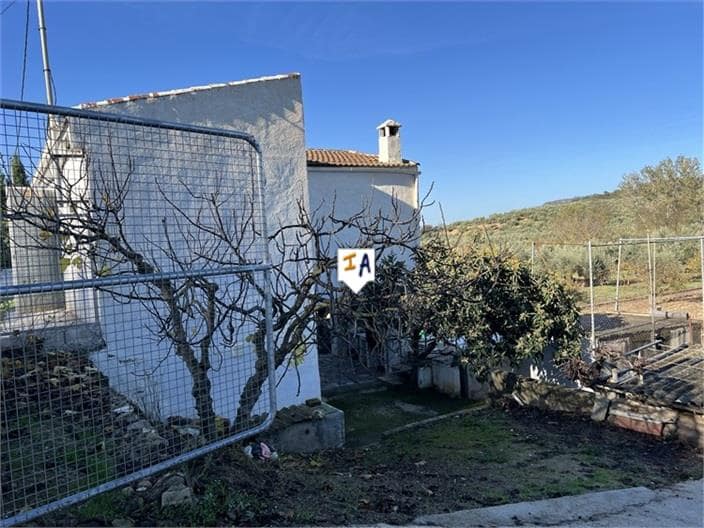 2 soveværelse Finca/Landehus til salg i Castillo de Locubin med swimmingpool - € 92.000 (Ref: 8675450)