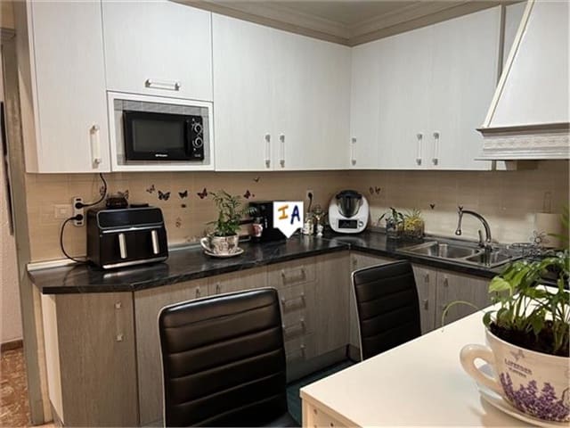 5 soverom Hus til salgs i Castillo de Locubín med svømmebasseng garasje - € 170 000 (Ref: 8683753)