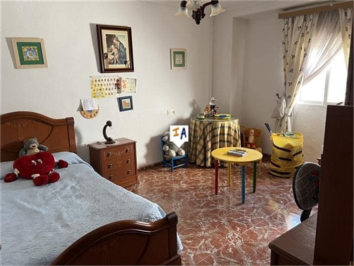 3 soveværelse Byhus til salg i Castillo de Locubin med garage - € 98.000 (Ref: 8729005)