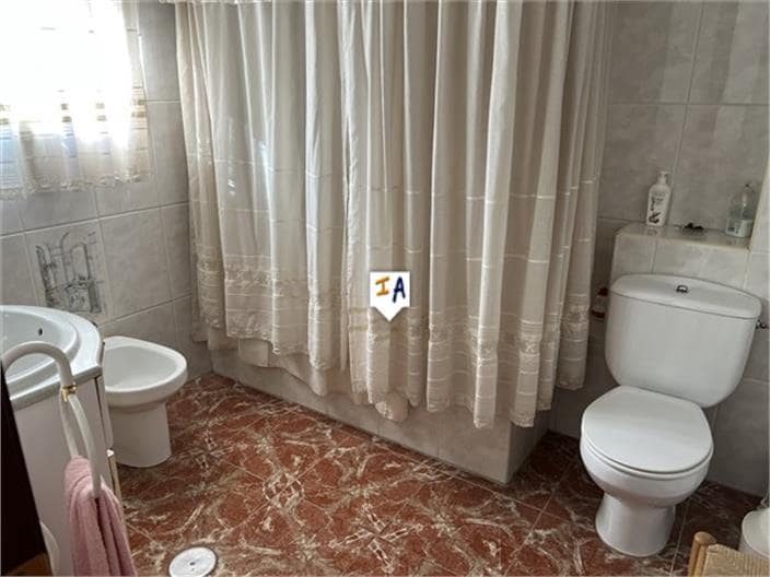 3 soveværelse Byhus til salg i Castillo de Locubin med garage - € 98.000 (Ref: 8729005)