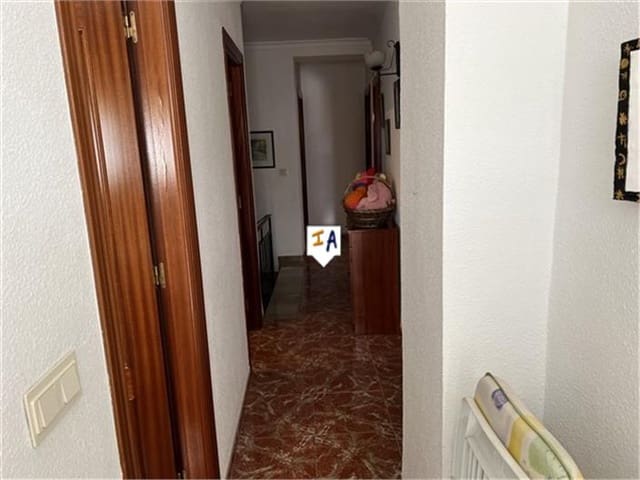 3 soveværelse Byhus til salg i Castillo de Locubín med garage - € 98.000 (Ref: 8729005)