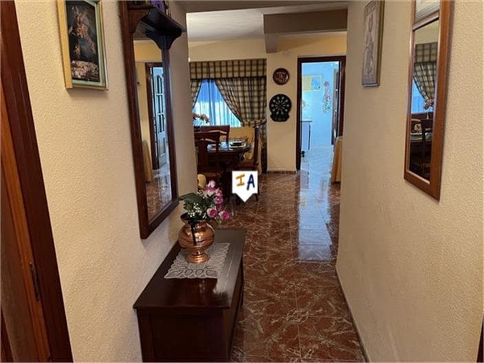 3 soveværelse Byhus til salg i Castillo de Locubin med garage - € 98.000 (Ref: 8729005)