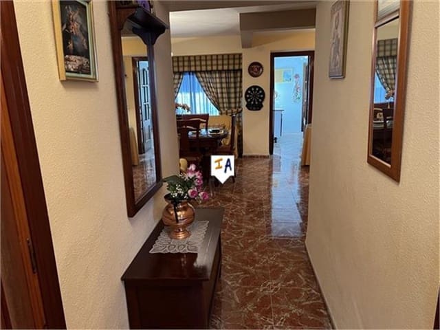 3 soveværelse Byhus til salg i Castillo de Locubín med garage - € 98.000 (Ref: 8729005)