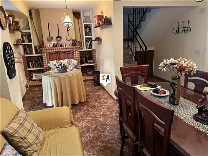 3 soveværelse Byhus til salg i Castillo de Locubin med garage - € 98.000 (Ref: 8729005)