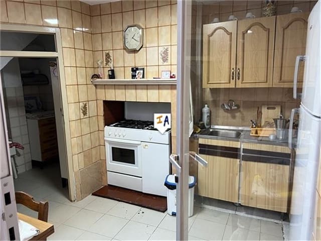 4 soverom Hus til salgs i Castillo de Locubín - € 87 000 (Ref: 8821588)