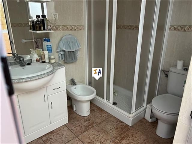 4 soverom Hus til salgs i Castillo de Locubín - € 87 000 (Ref: 8821588)