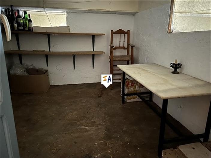 5 slaapkamer Huis te koop in Castillo de Locubin met garage - € 55.000 (Ref: 8838099)