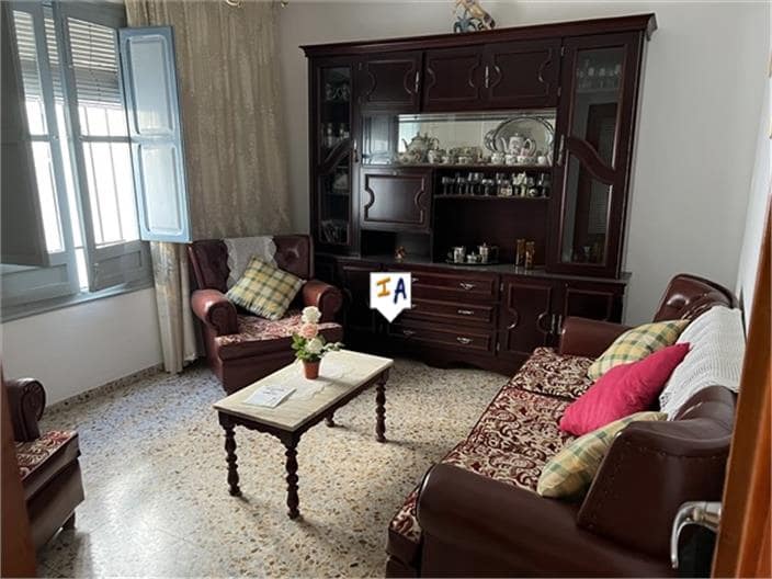 5 slaapkamer Huis te koop in Castillo de Locubin met garage - € 55.000 (Ref: 8838099)