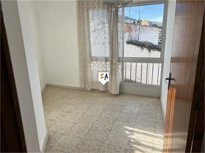 5 slaapkamer Huis te koop in Castillo de Locubin met garage - € 55.000 (Ref: 8838099)