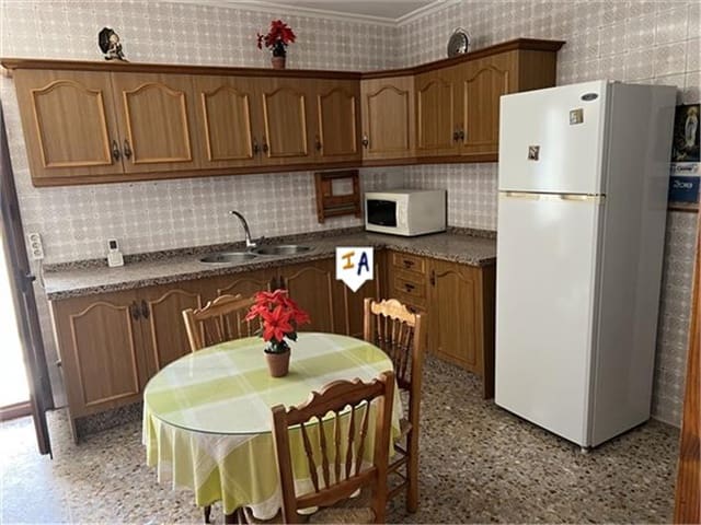 5 soverom Hus til salgs i Castillo de Locubín med garasje - € 55 000 (Ref: 8838099)