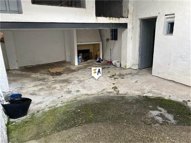 5 soverom Hus til salgs i Castillo de Locubín med garasje - € 55 000 (Ref: 8838099)