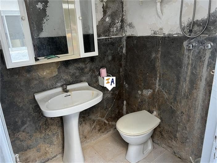 5 soveværelse Byhus til salg i Castillo de Locubin - € 49.000 (Ref: 8883935)