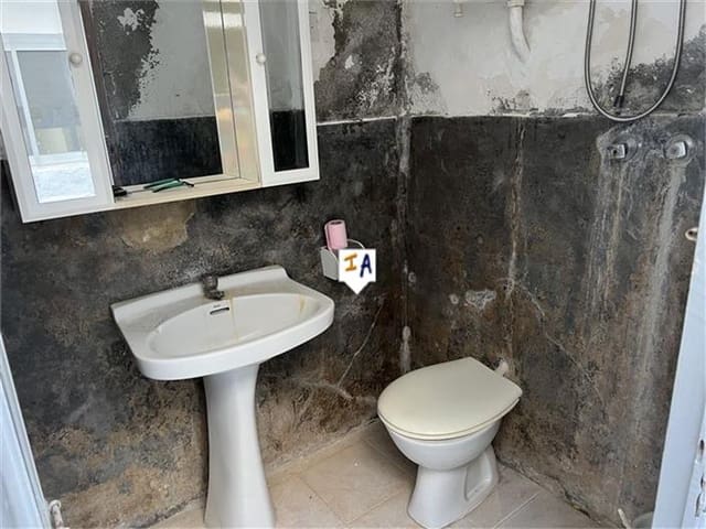 5 soveværelse Byhus til salg i Castillo de Locubín - € 49.000 (Ref: 8883935)