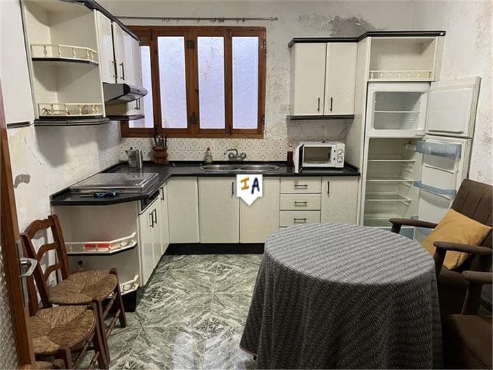 5 soveværelse Byhus til salg i Castillo de Locubin - € 49.000 (Ref: 8883935)