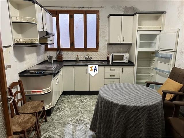 5 soveværelse Byhus til salg i Castillo de Locubín - € 49.000 (Ref: 8883935)