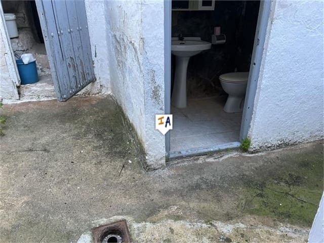 5 soveværelse Byhus til salg i Castillo de Locubín - € 49.000 (Ref: 8883935)