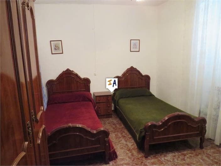 4 soveværelse Byhus til salg i Santiago de Calatrava med garage - € 47.000 (Ref: 8941084)