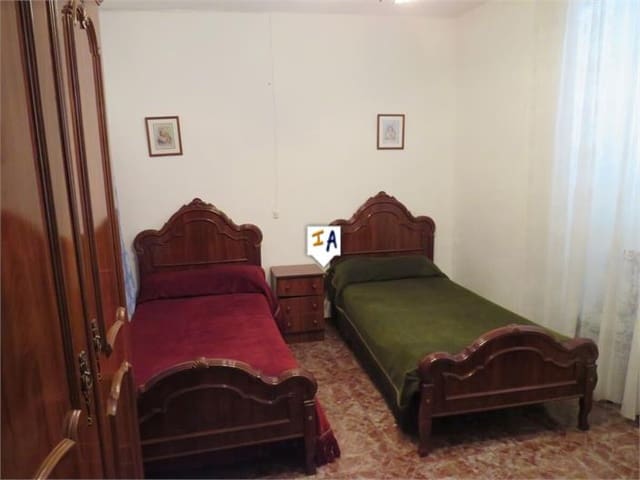 4 soverom Hus til salgs i Santiago de Calatrava med garasje - € 47 000 (Ref: 8941084)