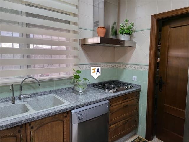 3 slaapkamer Villa te koop in Iznájar met zwembad garage - € 275.000 (Ref: 8951268)