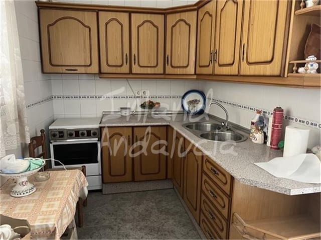 5 soverom Hus til salgs i Priego de Córdoba med garasje - € 58 000 (Ref: 8980067)