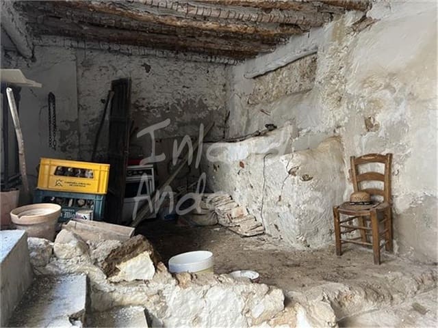 5 soverom Hus til salgs i Priego de Córdoba med garasje - € 58 000 (Ref: 8980067)