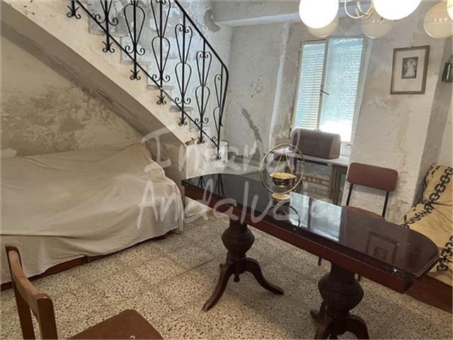 5 soverom Hus til salgs i Priego de Córdoba med garasje - € 58 000 (Ref: 8980067)