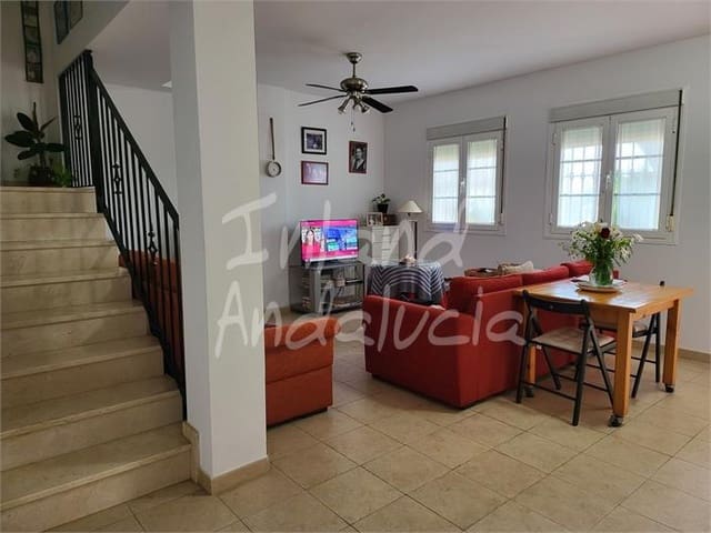 3 soveværelse Byhus til salg i Fuente de Piedra med swimmingpool garage - € 180.000 (Ref: 8987953)