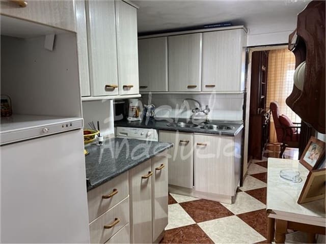 5 soverom Hus til salgs i Carcabuey med garasje - € 68 000 (Ref: 9006584)