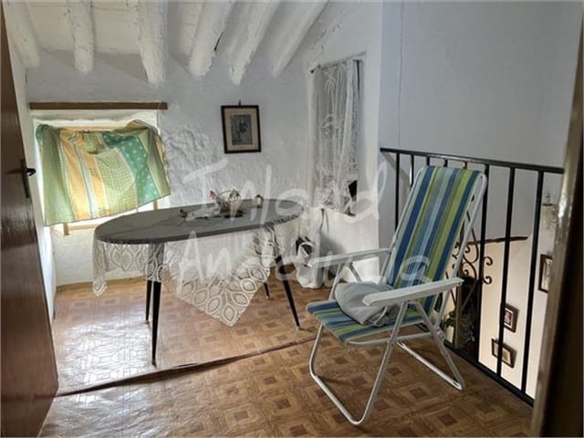 5 soverom Hus til salgs i Carcabuey med garasje - € 68 000 (Ref: 9006584)