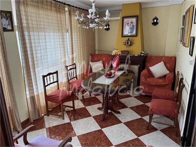 5 soverom Hus til salgs i Carcabuey med garasje - € 68 000 (Ref: 9006584)