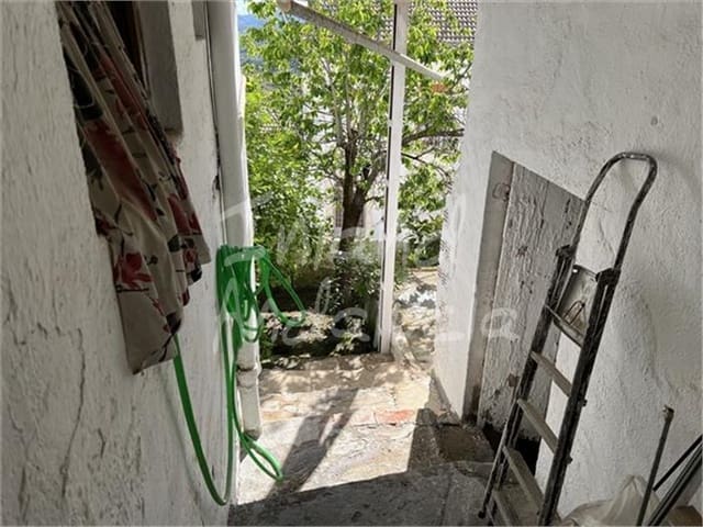 5 soverom Hus til salgs i Carcabuey med garasje - € 68 000 (Ref: 9006584)