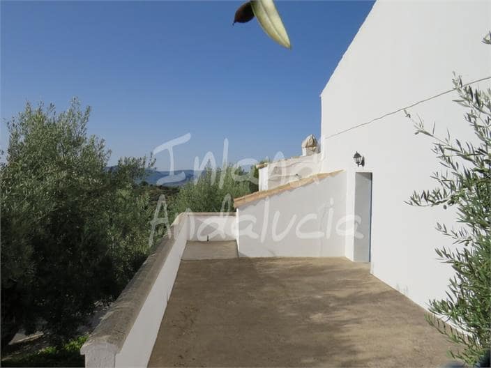 5 soveværelse Finca/Landehus til salg i Castillo de Locubin med swimmingpool garage - € 140.000 (Ref: 9036250)