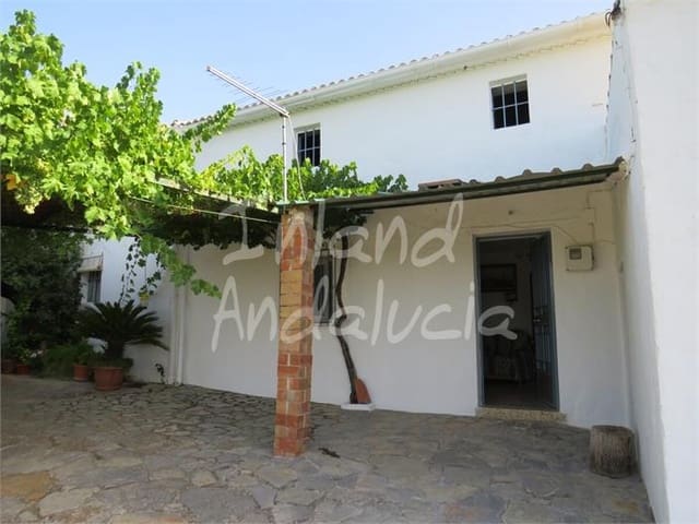 5 soveværelse Finca/Landehus til salg i Castillo de Locubín med swimmingpool garage - € 140.000 (Ref: 9036250)