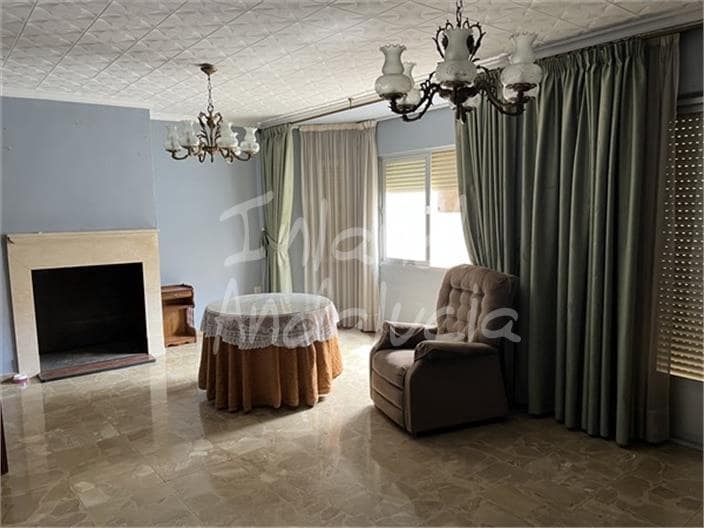 4 soveværelse Byhus til salg i Castillo de Locubin med garage - € 99.500 (Ref: 9047230)