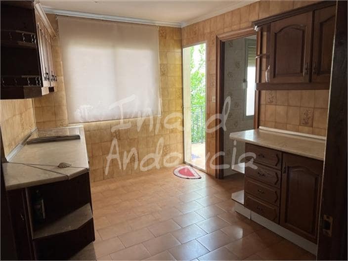 4 soveværelse Byhus til salg i Castillo de Locubin med garage - € 99.500 (Ref: 9047230)