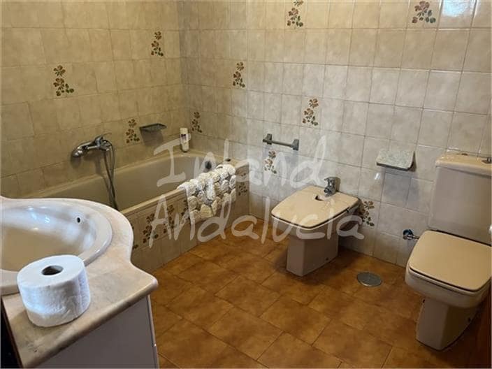 4 soveværelse Byhus til salg i Castillo de Locubin med garage - € 99.500 (Ref: 9047230)