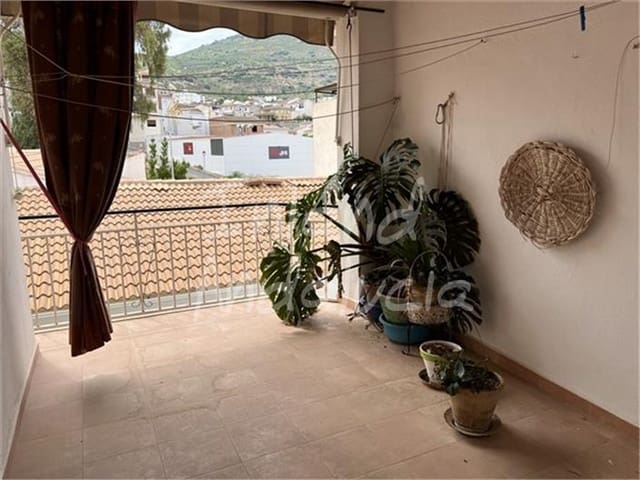 4 soveværelse Byhus til salg i Castillo de Locubín med garage - € 99.500 (Ref: 9047230)