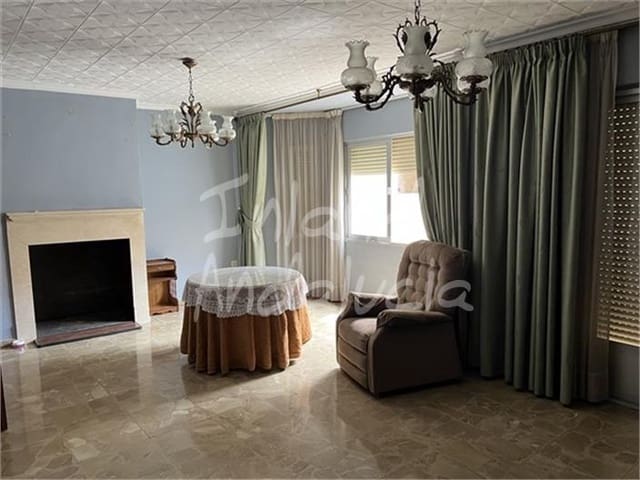 4 soveværelse Byhus til salg i Castillo de Locubín med garage - € 99.500 (Ref: 9047230)