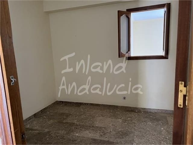 6 slaapkamer Appartement te koop in Luque met garage - € 110.000 (Ref: 9074788)