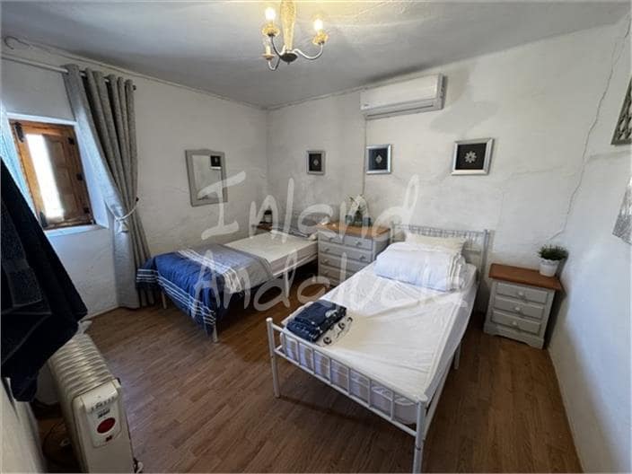 3 soveværelse Finca/Landehus til salg i Montefrio med swimmingpool garage - € 135.000 (Ref: 9109951)