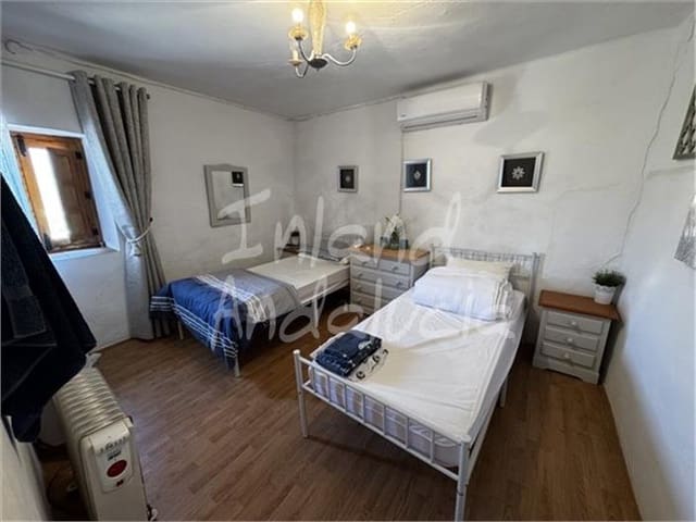 3 soveværelse Finca/Landehus til salg i Montefrío med swimmingpool garage - € 135.000 (Ref: 9109951)