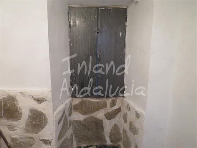 4 slaapkamer Huis te koop in Martos - € 36.000 (Ref: 9115654)