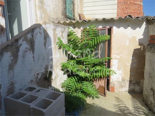 4 slaapkamer Huis te koop in Martos - € 36.000 (Ref: 9115654)