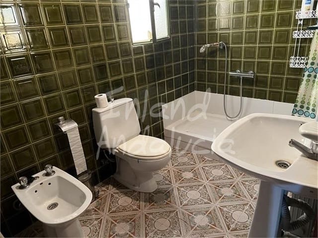 5 slaapkamer Huis te koop in Alcalá la Real met garage - € 45.000 (Ref: 9124402)