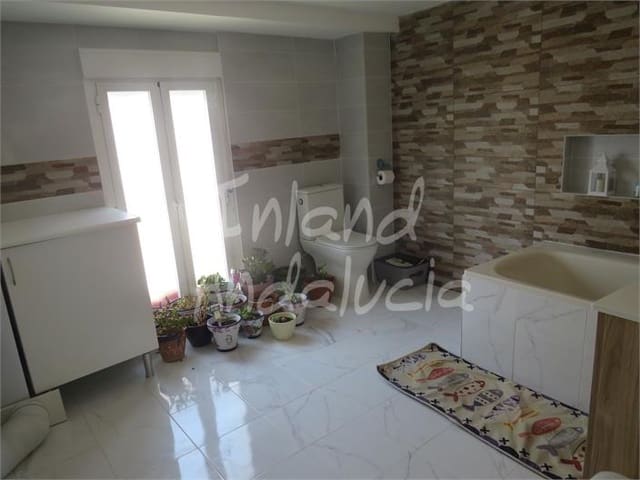 3 slaapkamer Huis te koop in Martos - € 58.000 (Ref: 9126439)