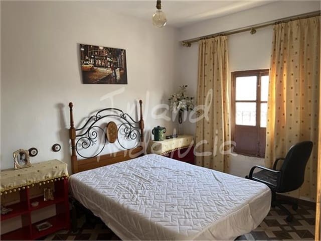 5 soverom Hus til salgs i Castil de Campos, Priego de Córdoba med svømmebasseng garasje - € 89 000 (Ref: 9126440)