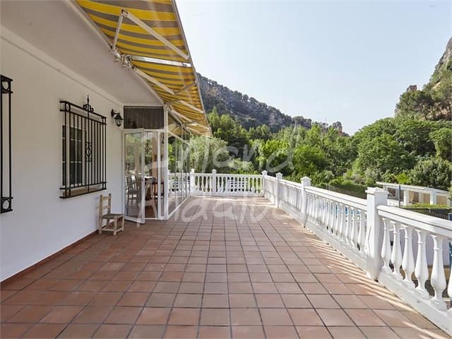 7 bedroom Villa for sale in Pegalajar with pool garage - € 398,000 (Ref: 9130619)